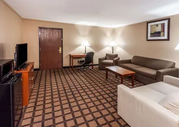 Baymont by Wyndham New Buffalo hotel thumbnail 8