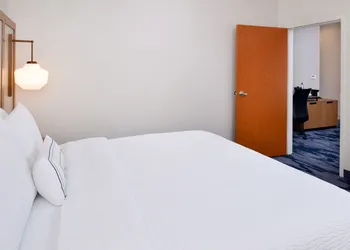 Fairfield Inn & Suites by Marriott Arlington Six Flags hotel thumbnail 6