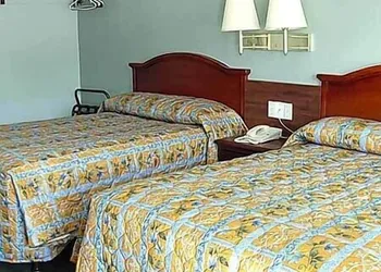 Economy Inn hotel thumbnail 3