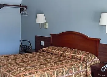 Economy Inn hotel thumbnail 4