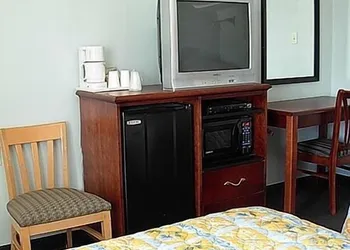 Economy Inn hotel thumbnail 5
