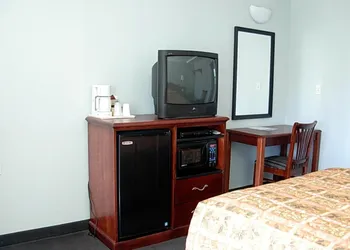 Economy Inn hotel thumbnail 7
