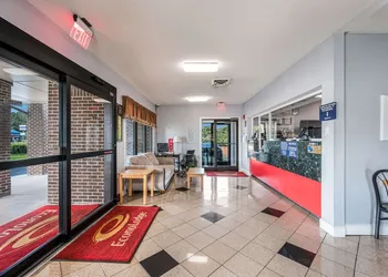 Econo Lodge Inn & Suites Huntsville University Area hotel thumbnail 3