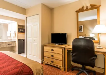 Econo Lodge Inn & Suites Huntsville University Area hotel thumbnail 6
