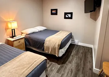 West Coast Motel hotel thumbnail 4