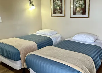 West Coast Motel hotel thumbnail 5