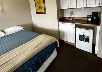 West Coast Motel hotel thumbnail 7
