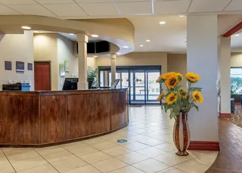 Comfort Suites Airport South hotel thumbnail 2