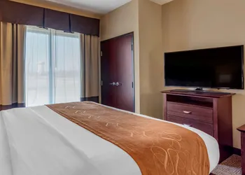 Comfort Suites Airport South hotel thumbnail 4