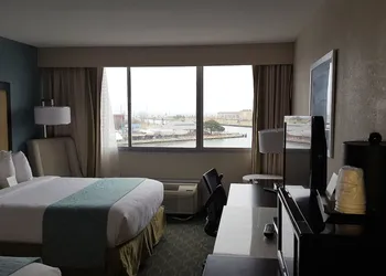 Wyndham Garden Kenosha Harborside hotel thumbnail 7