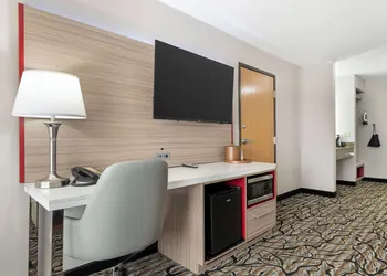 Best Western Plus Albert Lea I-90/I-35 Hotel hotel thumbnail 8