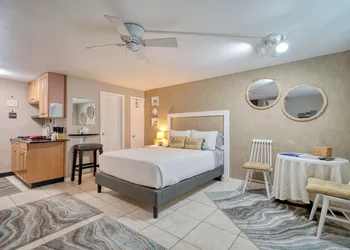 Camelot Beach Suites hotel thumbnail 2