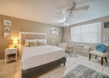 Camelot Beach Suites hotel thumbnail 3