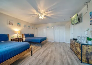 Camelot Beach Suites hotel thumbnail 4