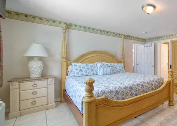 Camelot Beach Suites hotel thumbnail 5