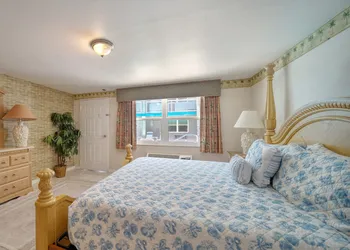 Camelot Beach Suites hotel thumbnail 6