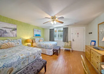 Camelot Beach Suites hotel thumbnail 8