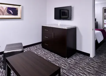 Clarion Inn & Suites Across From Universal Orlando Resort hotel thumbnail 6