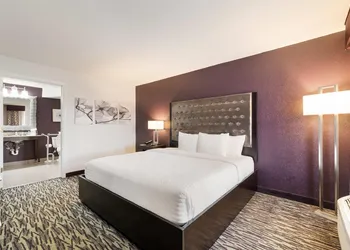 Clarion Inn & Suites Across From Universal Orlando Resort hotel thumbnail 7