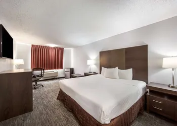 Red Lion Inn & Suites Grants Pass hotel thumbnail 7