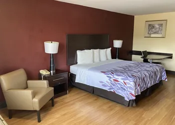 Red Roof Inn & Suites Cleveland, TN hotel thumbnail 4
