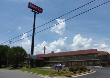 Red Roof Inn & Suites Cleveland, TN hotel thumbnail 6