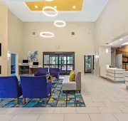 La Quinta Inn & Suites by Wyndham NE Long Beach/Cypress hotel detail image 3