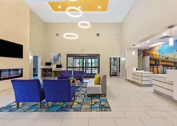 La Quinta Inn & Suites by Wyndham NE Long Beach/Cypress hotel thumbnail 3