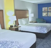 La Quinta Inn & Suites by Wyndham NE Long Beach/Cypress hotel detail image 7