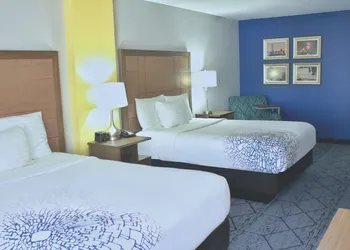 La Quinta Inn & Suites by Wyndham NE Long Beach/Cypress hotel thumbnail 7