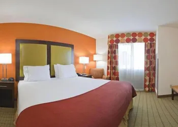 Holiday Inn Express Hotel & Suites FLORENCE NORTHEAST by IHG hotel thumbnail 3