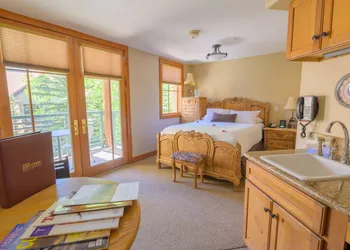 Inn at Lost Creek hotel thumbnail 8