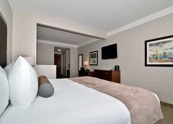 Best Western Plus Revelstoke hotel thumbnail 7