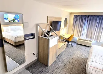 La Quinta Inn & Suites by Wyndham Lexington Park - Patuxent hotel thumbnail 7