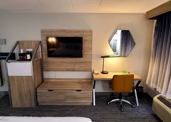 La Quinta Inn & Suites by Wyndham Lexington Park - Patuxent hotel thumbnail 8