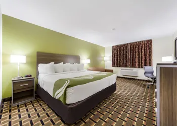 Quality Inn Lincoln Cornhusker hotel thumbnail 5