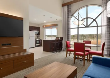 Holiday Inn Express Hotel and Suites of Opelika/Auburn by IHG hotel thumbnail 4