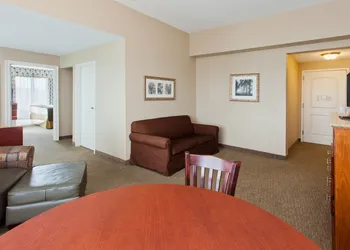 Holiday Inn Express & Suites Baton Rouge East by IHG hotel thumbnail 2