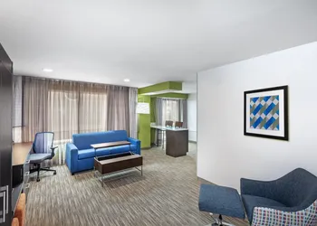 Holiday Inn Express & Suites Baton Rouge East by IHG hotel thumbnail 3