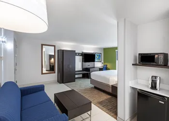 Holiday Inn Express & Suites Baton Rouge East by IHG hotel thumbnail 5