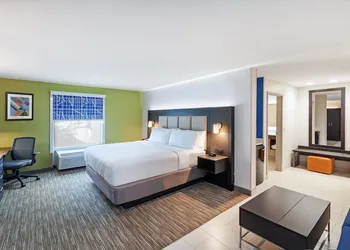 Holiday Inn Express & Suites Baton Rouge East by IHG hotel thumbnail 7