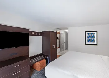 Holiday Inn Express & Suites Baton Rouge East by IHG hotel thumbnail 8