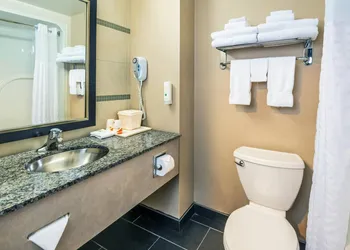 Quality Inn and Suites Petawawa hotel thumbnail 6