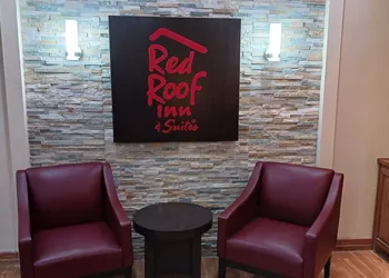 Red Roof Inn & Suites Midland hotel thumbnail 2