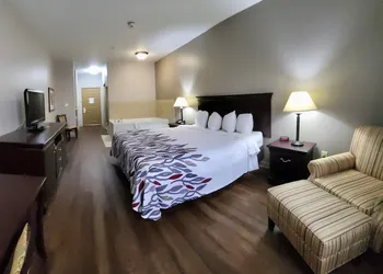 Red Roof Inn & Suites Midland hotel thumbnail 6