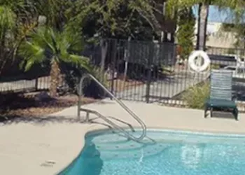 Catalina Inn hotel thumbnail 8