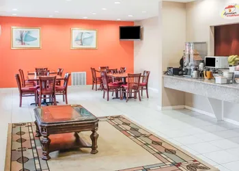 Super 8 by Wyndham Brenham TX hotel thumbnail 2