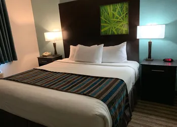Super 8 by Wyndham Brenham TX hotel thumbnail 8