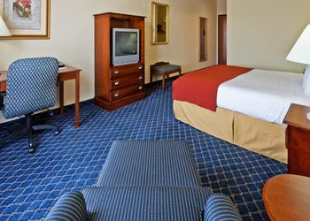 Holiday Inn Express Hotel & Suites Paragould by IHG hotel thumbnail 6
