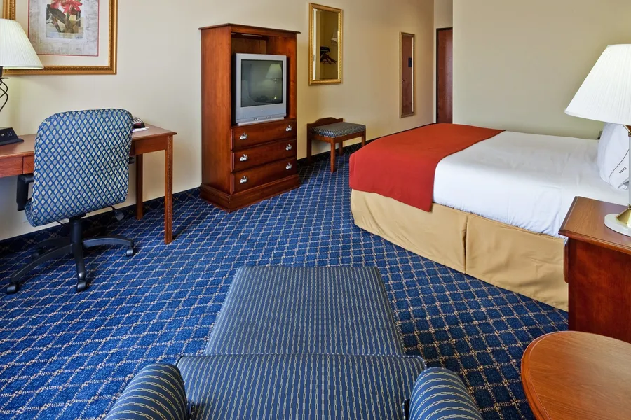 Holiday Inn Express Hotel & Suites Paragould by IHG hotel detail image 6